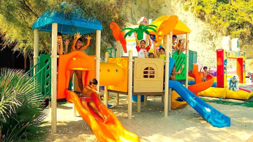 Area giochi divertimento bambini 