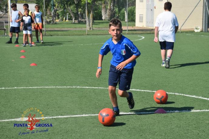 Scuola calcio bambini villaggio-turistico Porto-cesareo 