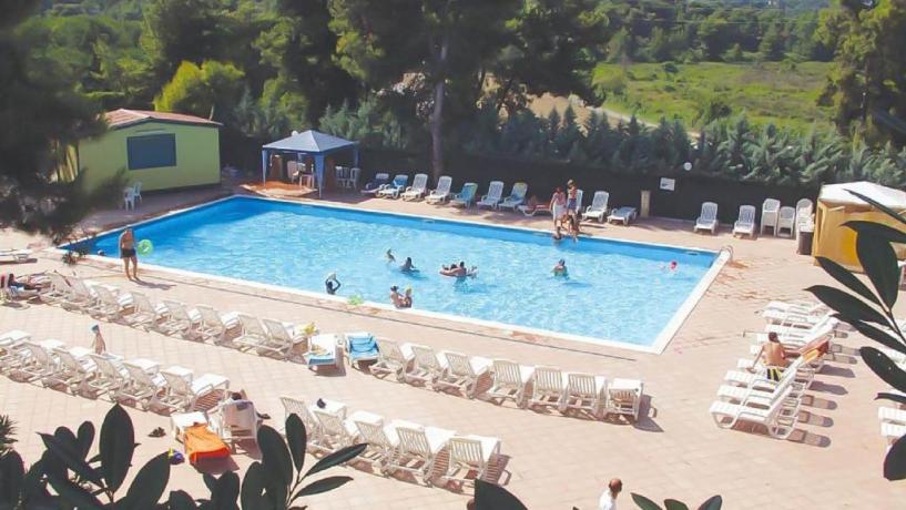 Piscina con solarium Hotel 3 stelle Peschici