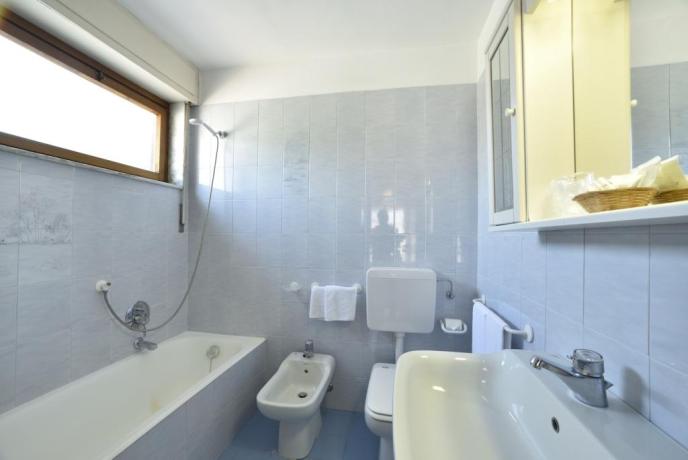 Bagno-in-camera-in-liguria-Hotel-3-stelle-fronte-mare-Imperia
