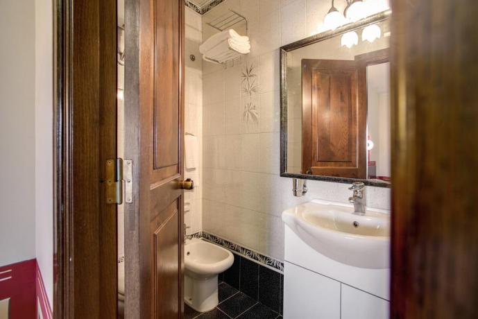 Bagno in camera hotel a Castel Gandolfo