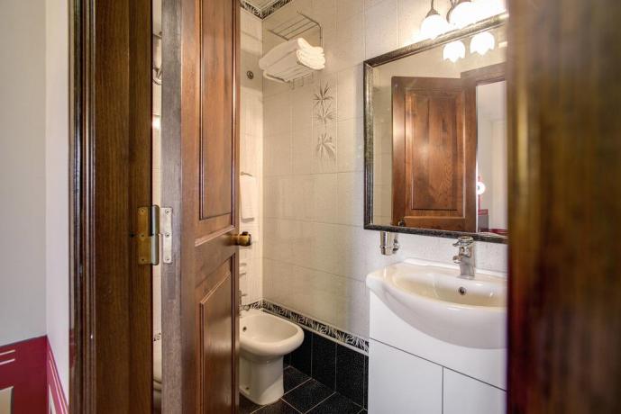 Bagno in camera hotel a Castel Gandolfo 