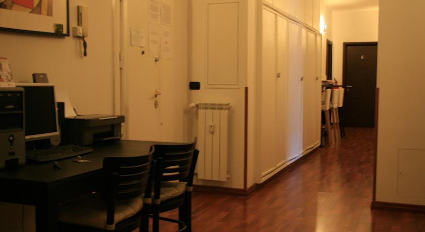 Area ufficio Economic B&B a Roma