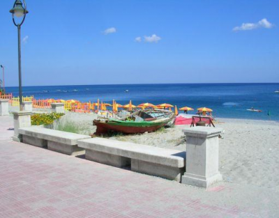 Detagli curati lungomare a Bovalino Marina