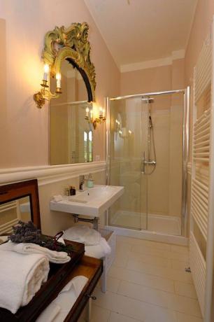 Suite con bagno privato con doccia Perugia
