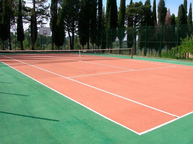 Villa storica con campo tennis vicino Perugia