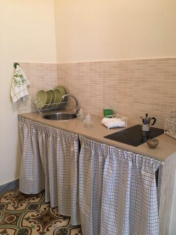 Piano cucina appartamento-vacanza Polignano-a-Mare per 4persone
