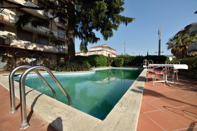 Hotel-3-stelle-con-Piscina-solarium-San-Bartolomeo-mare-Liguria 