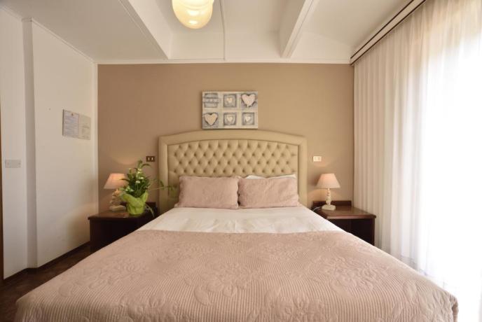 Camera-matrimoniale-stile-moderno-hotel-3-stelle-Imperia