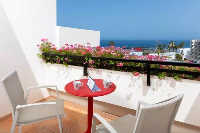 Camere con balcone attrezzato villaggio Tenerife 