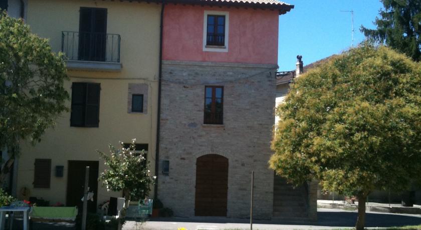 Casale a Bevagna con camere