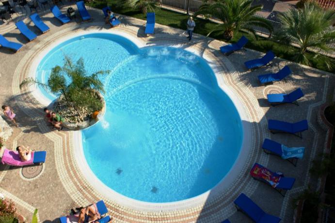 Hotel con Piscina Idromassaggio a Capo Vaticano 