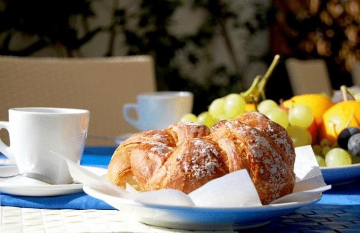 Colazione vicino alla Spiaggia Lido d'Ulisse  