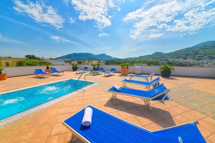 Piscina Solarium Hotel termale famiglie e coppie 