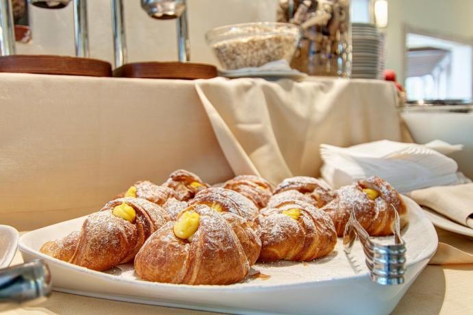 colazione ottima e abbondante hotel Smeraldo 