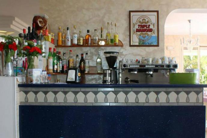 Bar attrezzato