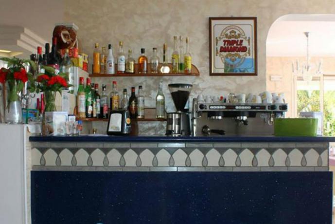 Bar attrezzato 