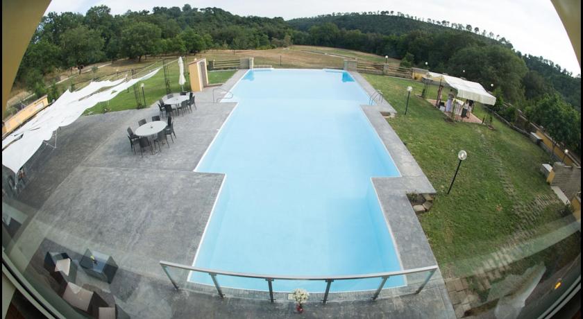 Hotel vicino Roma con splendida piscina