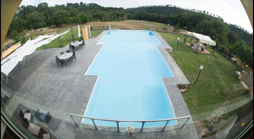 Hotel vicino Roma con splendida piscina 