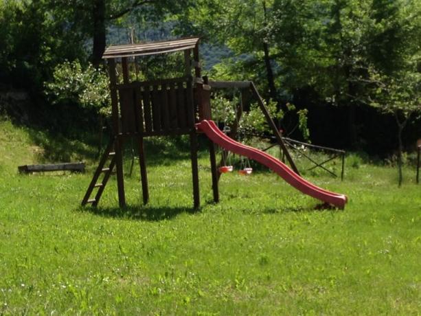 Appartamenti vacanza a Fontecchio con giochi per bambini