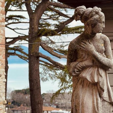 Dettaglio suite Imperiale vista Lago Trasimeno