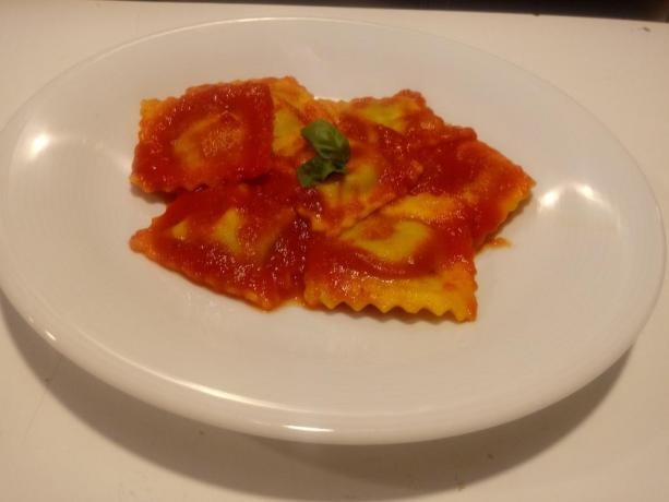 Ravioli con sugo fatti in casa 