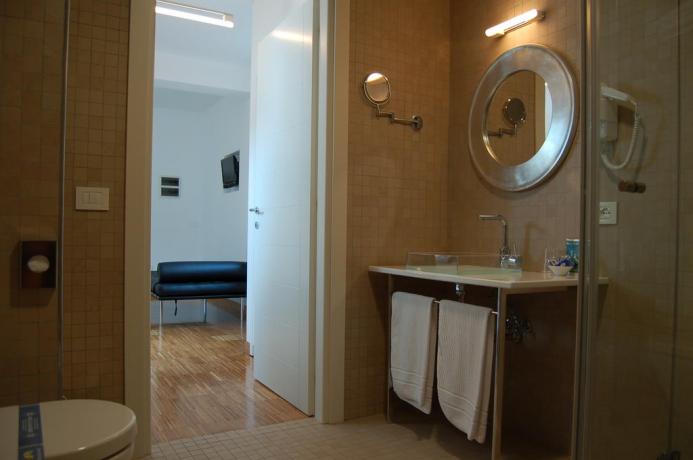 Appartamenti con Bagno e doccia, Hotel a Fondi 