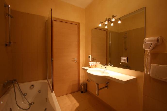 Bagno con vasca idro hotel in Calabria 