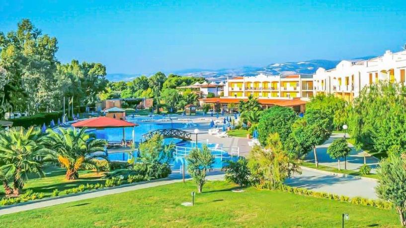 Resort 4 stelle immerso nel verde della pineta
