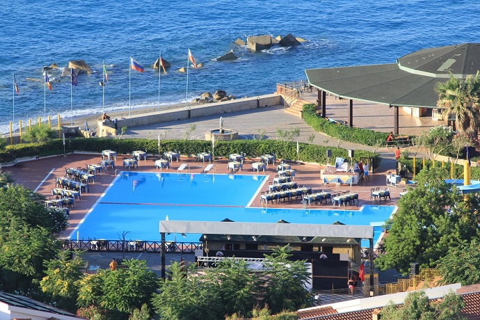 villaggio con mini club e piscina bambini