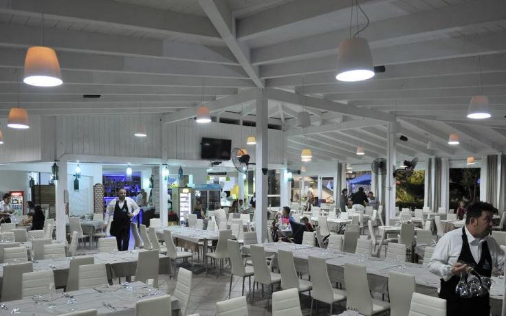 Resort con sala ristorante a Baia Domizia-Campania