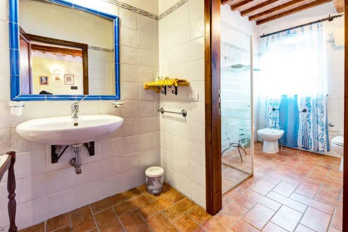 bagno appartamento da 4 in casale cortona