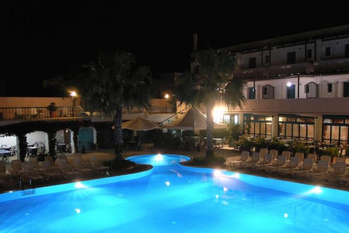Villaggio con Piscina e Miniclub vicino Spiaggia Ugento