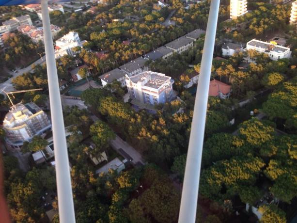 Vista panoramica dall'alto dell'hotel a Bibione