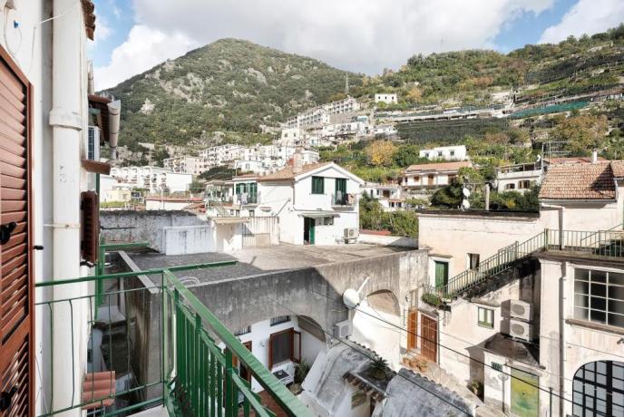 Vista di Minori costiera amalfitana