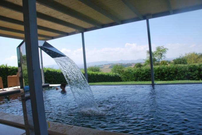 SPA piscina in hotel4stelle con casa sull'albero Umbria 