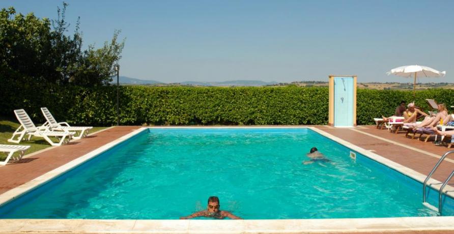 Piscina acqua salata Paciano vicino lago Trasimeno 