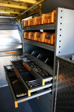 Cassettiera con attrezzatura in polipropilene