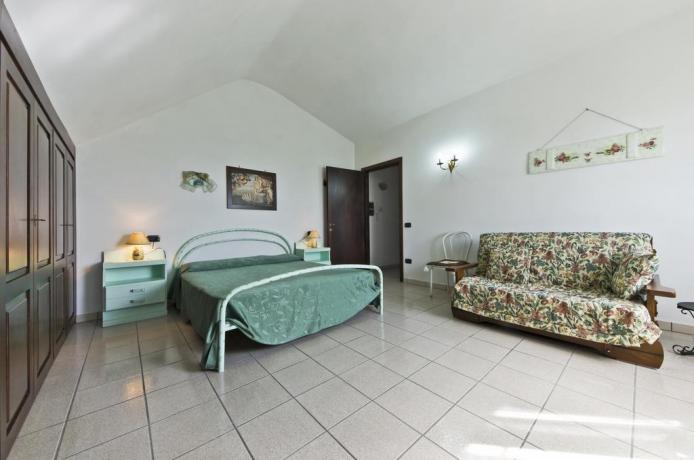 Camera con divano letto, letto matrimoniale Grosseto