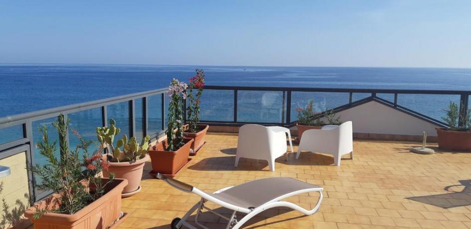 Terrazza Vista Mare ideale per Coppie-Gruppi a Villagonia