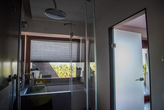 Appartamento vacanza con bagno moderno e asciugamani Lipari