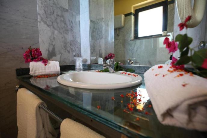 Spazioso Bagno Camera/Bungalow Villaggio M. Marchese
