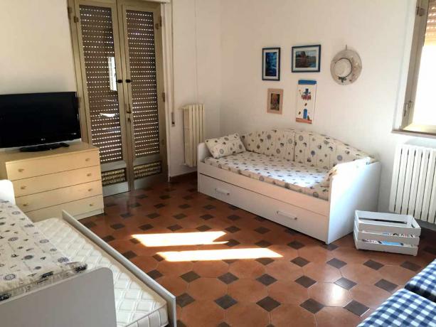 Soggiorno con Divano letto Villa sul Gargano 