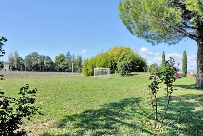 Casa vacanze giardino con rete da calcio 