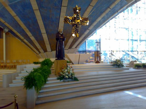 Interno Santuario Padre Pio