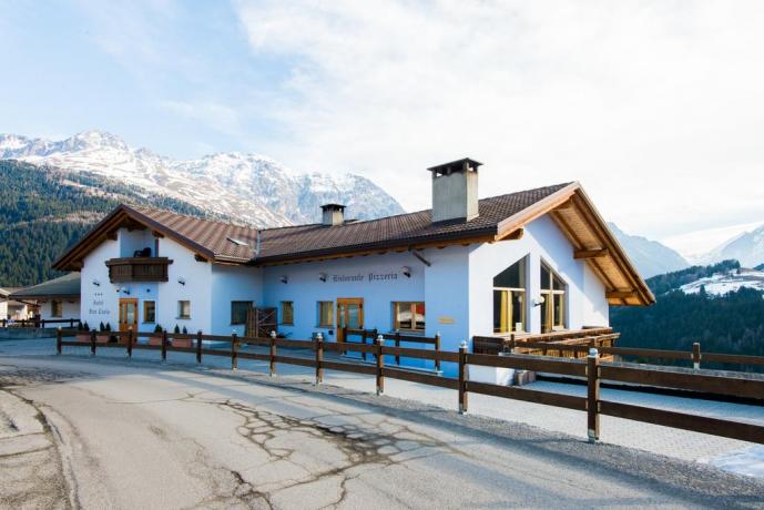 Esterno dell'Hotel Ristorante vicino Livigno 