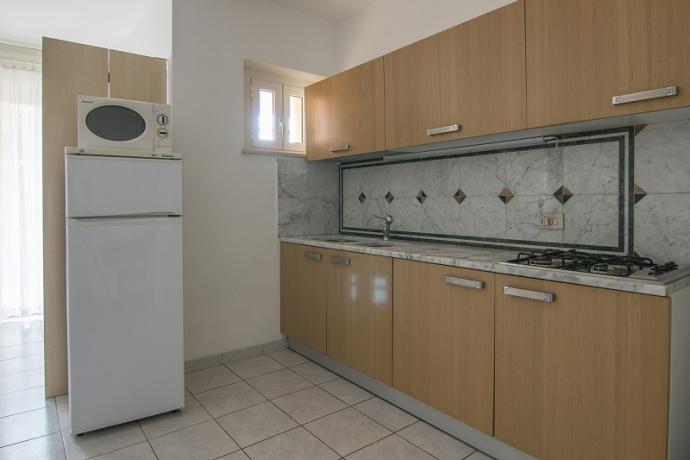 Cucina attrezzata trilocale, Residence Conero 