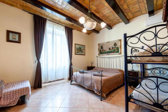 Camera quadrupla con Tv B&B dentro Roma 