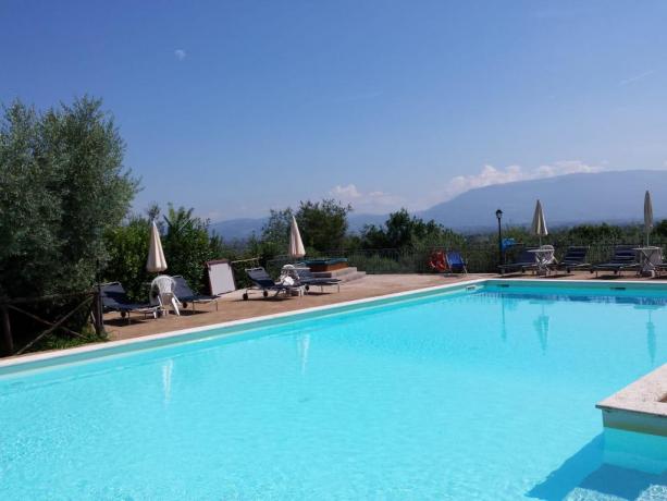 Agriturismo con Piscina Panoramica in Umbria-Bettona 