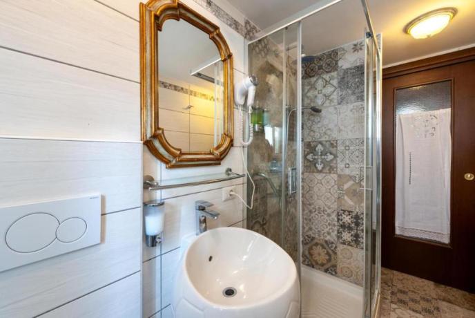 Bagno privato B&B economico a Furio Camillo-Roma 